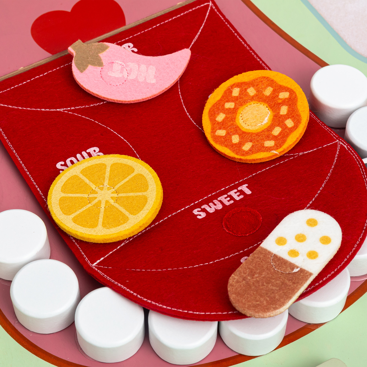 Montessori-pedagogisk trätavla för liten tandläkare - tandborste, tandkräm, avtagbara tänder, spegel, mat, lärande smaker