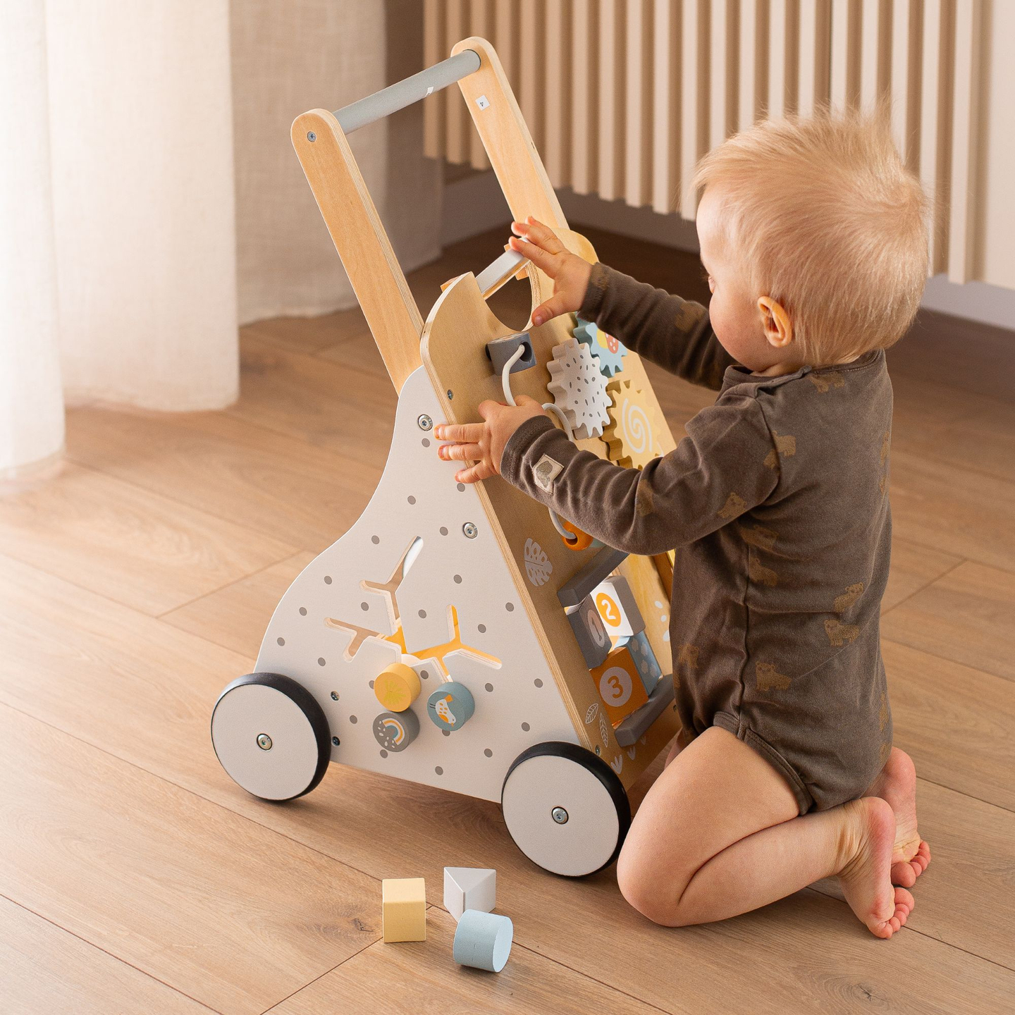 Pedagogisk gåstol i trä 8in1 / baby pusher - manipulativ bräda