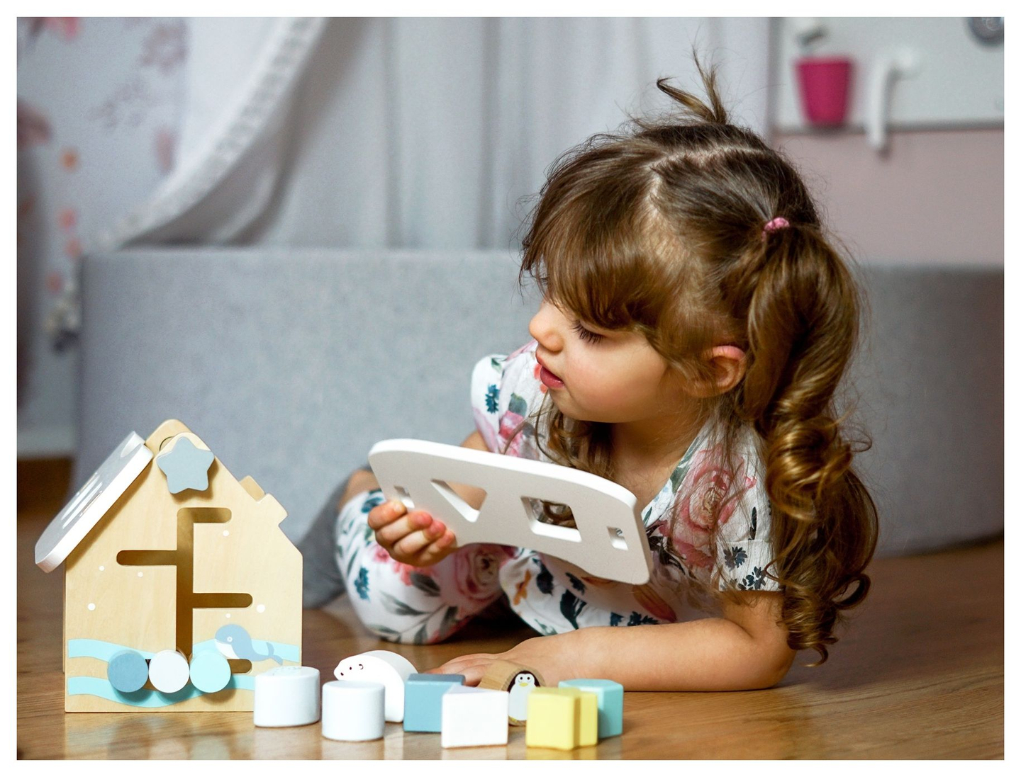 Sorter - pedagogiskt trähus med klossar