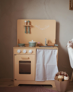 Träkök med förkläde, tillbehör och LED-belysning