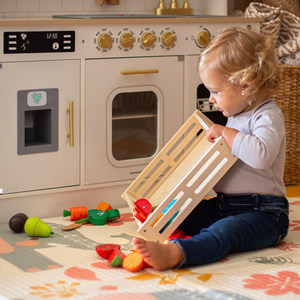 Frukter och grönsaker av trä för skärning