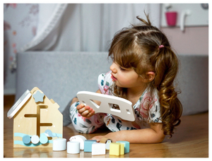 Sorter - pedagogiskt trähus med klossar