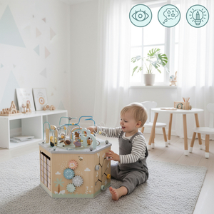 Stor träleksak med pedagogisk kub - en Montessorileksak med magnetiskt tåg och motoröglor