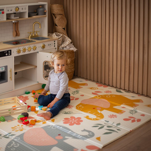 Dubbelsidig hopfällbar skumgummimatta 180 x 120 x 1 cm - Exotiska elefanter/Delikat grå