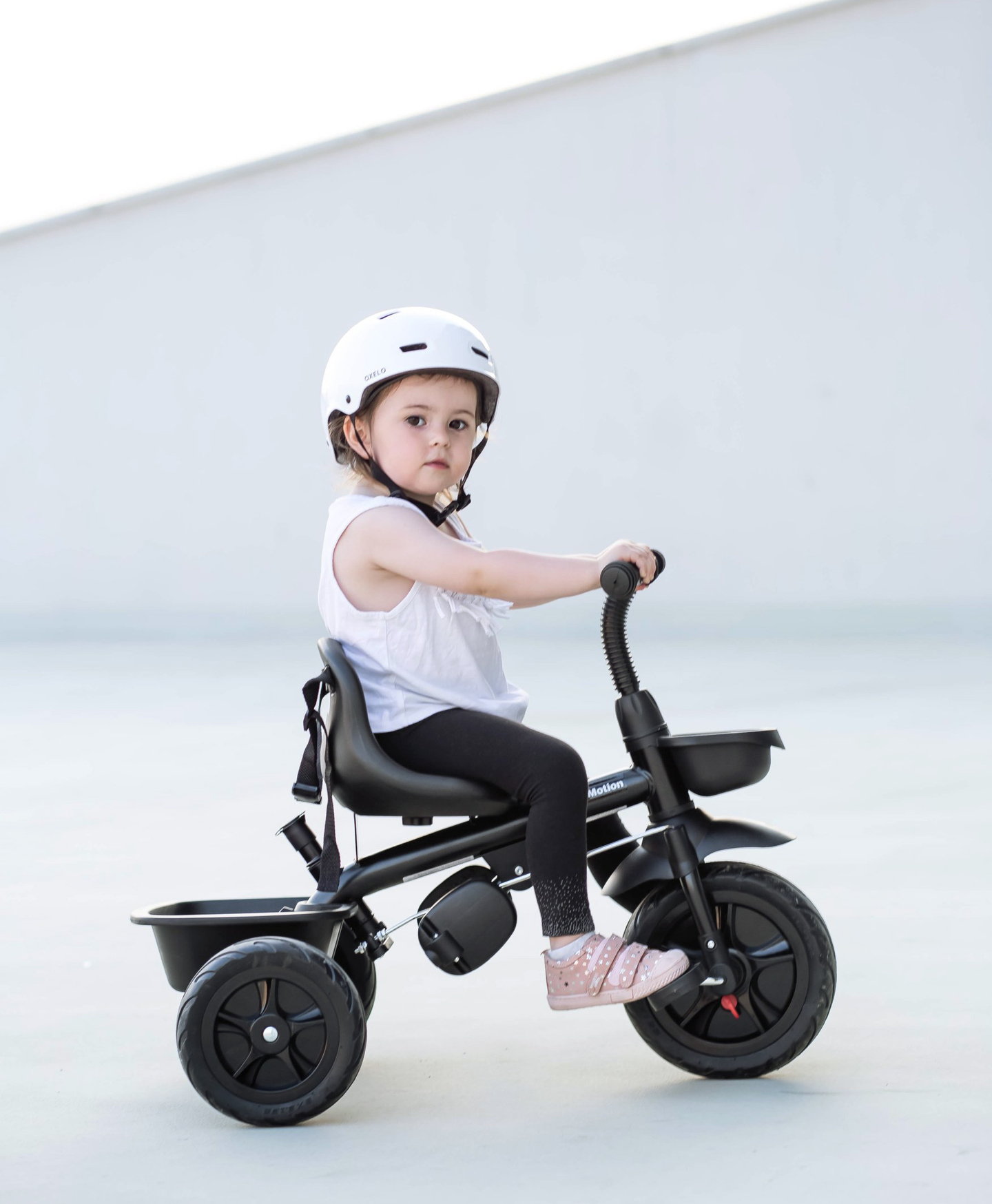 HyperMotion TOBI VECTOR trehjuling - evigt uppblåsbara hjul + skjutstång. Färg: svart.