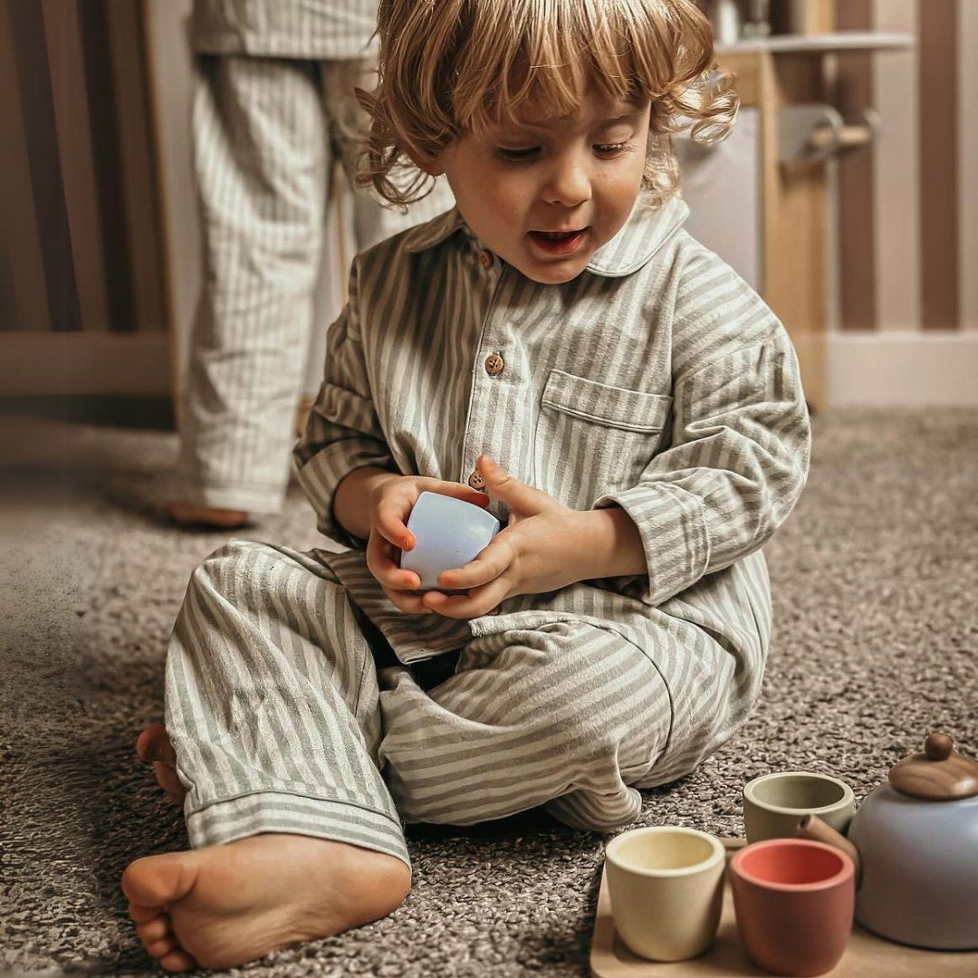 Teservis i trä med bricka - 7 artiklar