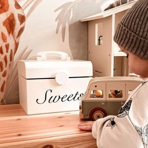 Godislåda i trä, godisbutik