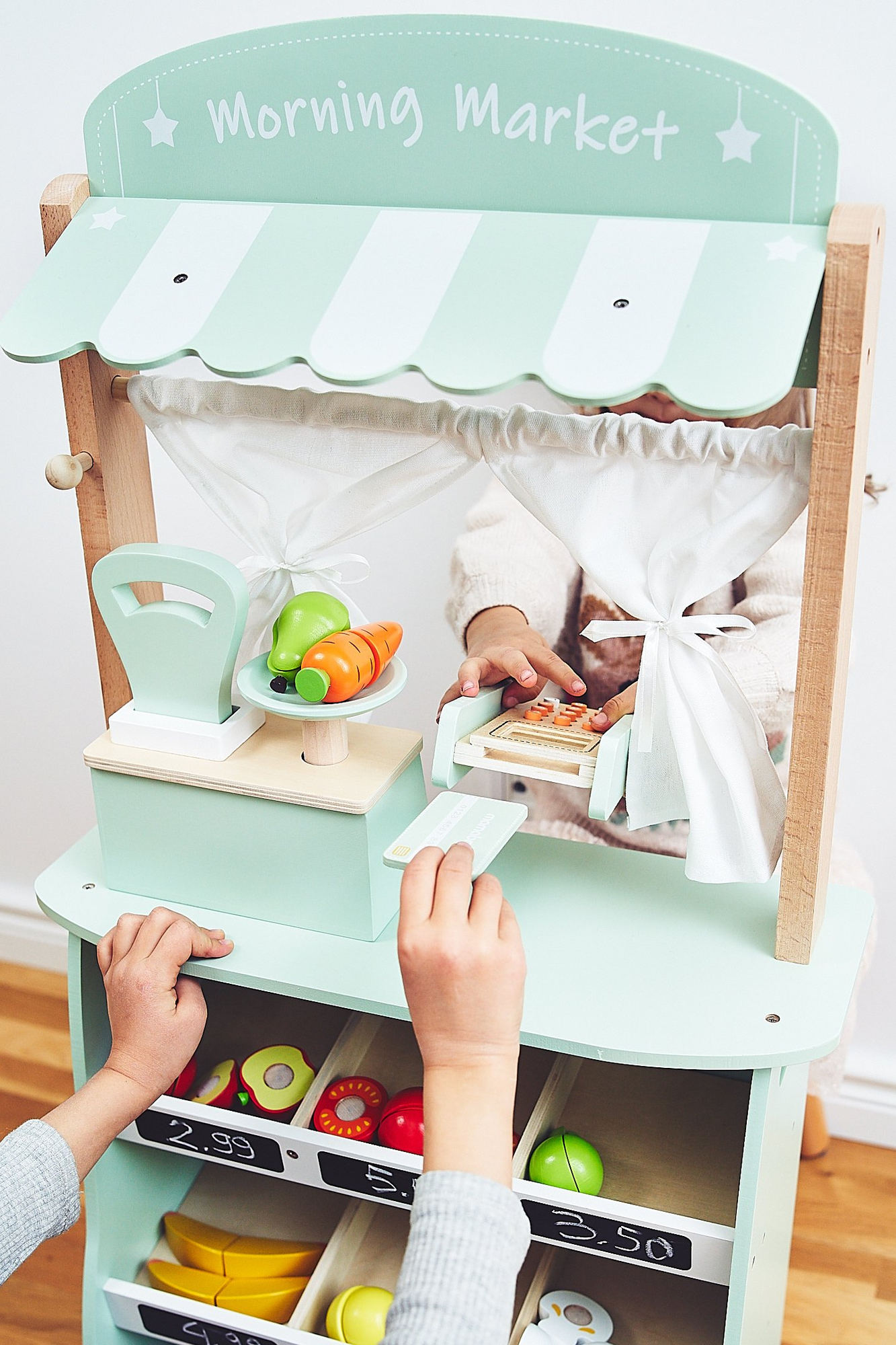 Stor träbutik - stall och teater 2 i 1 med våg, betalterminal, frukt och grönsaker