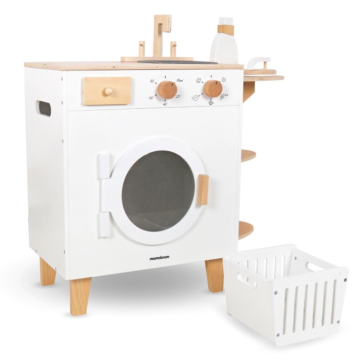 Tvättmaskin i trä med strykjärn, korg och tvättvätska