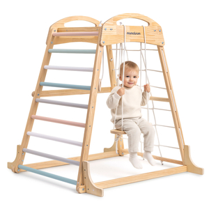 Trälekplats inomhus med gunga, gymnastikringar och klätternät