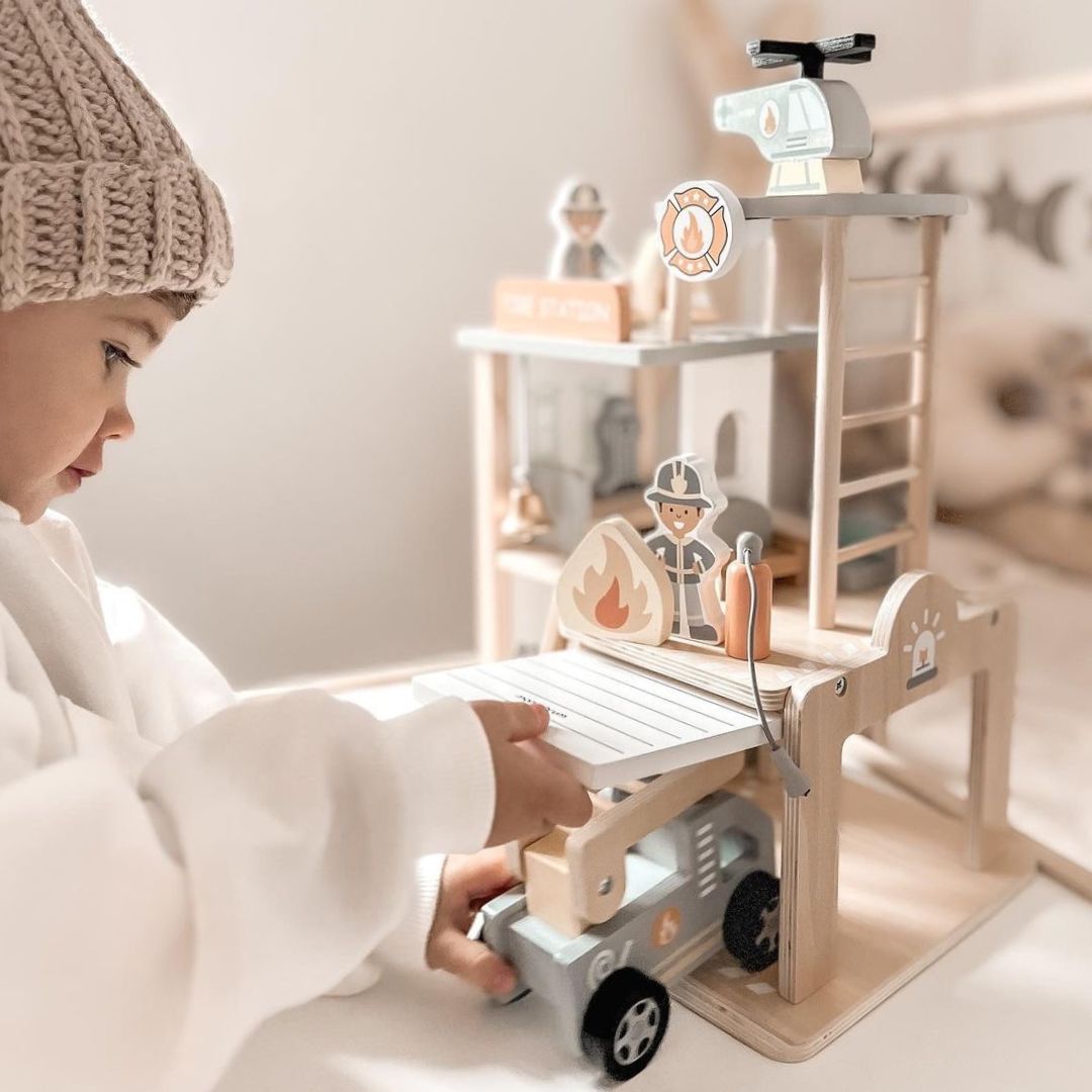 Brandstation i trä med tillbehör, brandkår