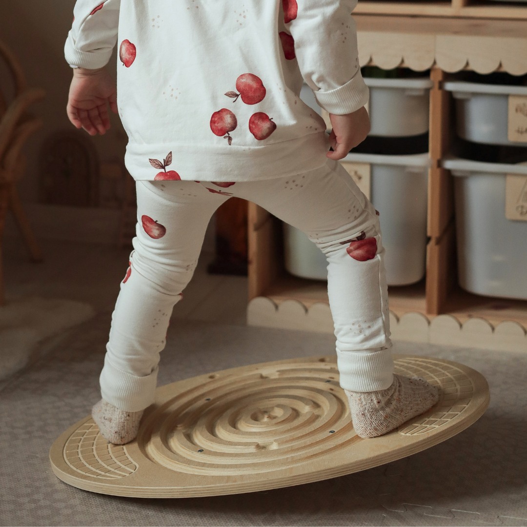 Balansbräda i trä med labyrint och kulor - balansvippa