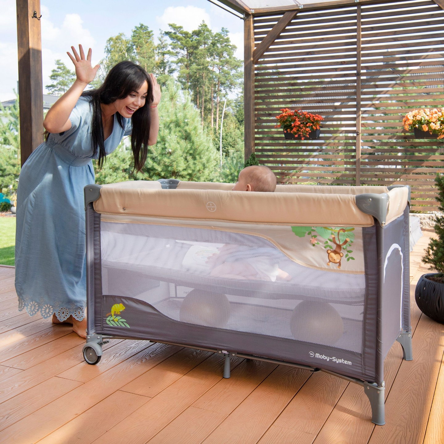 Resesäng 0 - 36 m med skötbord + Moby-System HUXLEY lekhage