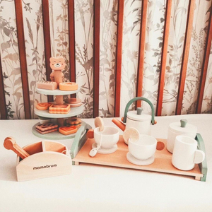 Stor teservis i trä med bricka - 17 artiklar