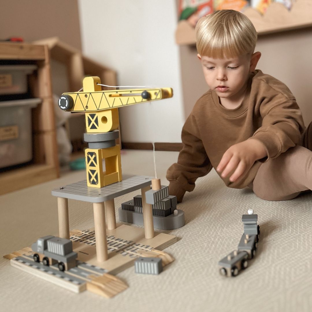 Mobil hamnkran med magnetvinsch och tillbehör - set i trä