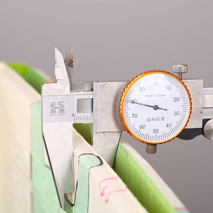 Dubbelsidig skumgummimatta XXL - vikbar 1 CM (skog med nalle och hästar)