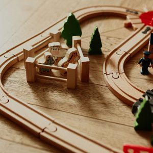 Träjärnväg, batteridrivet tåg - Stad: spår, bilar, bro, flygplats