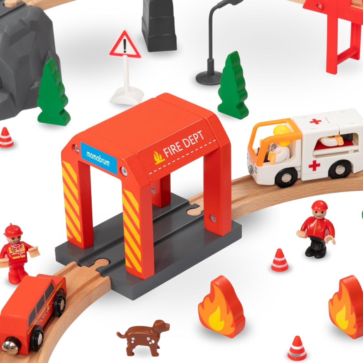 Trätåg, batteridrivet tåg - Brandkår, spår, bilar, broar, bom