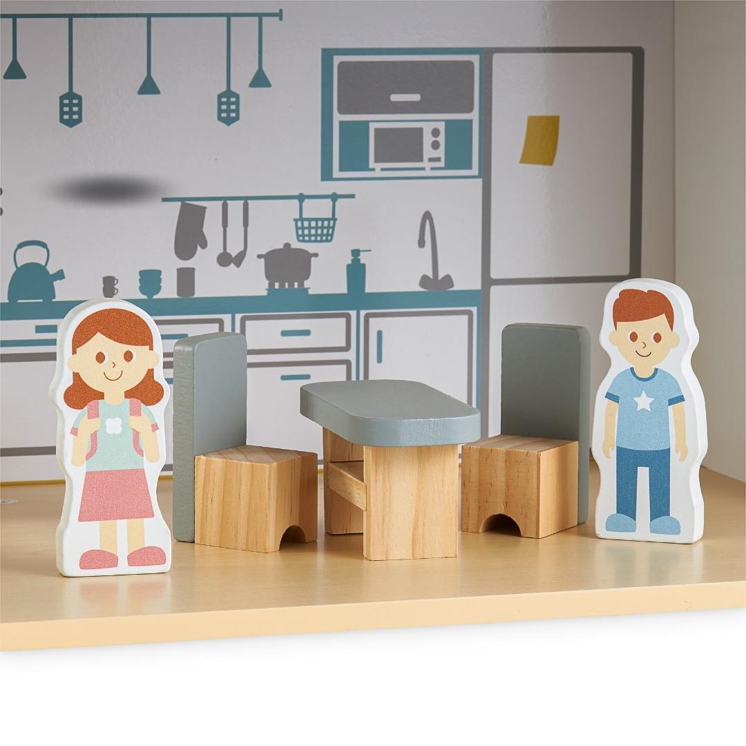 Dockhus i vitt trä med terrass och tillbehör