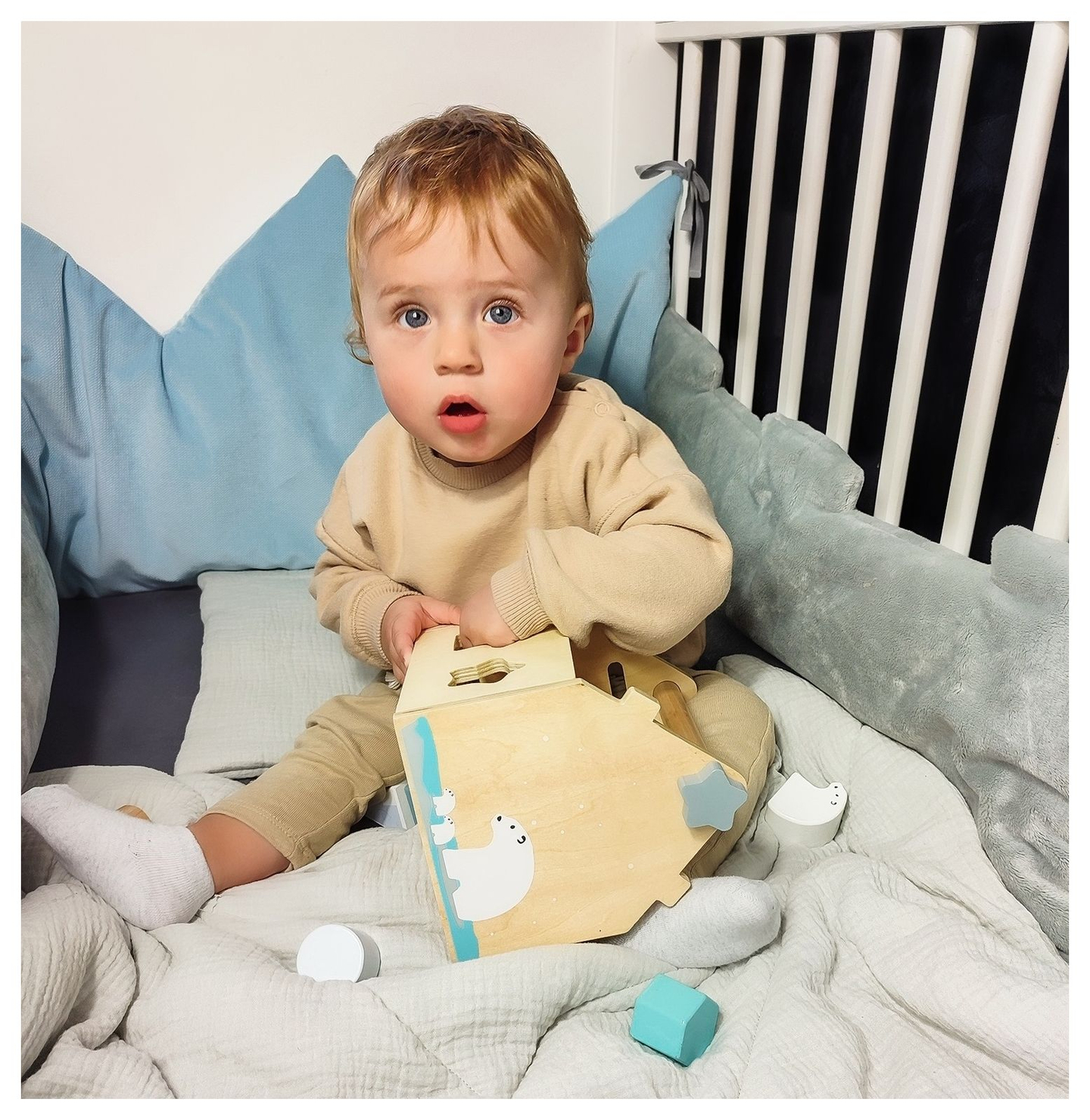 Sorter - pedagogiskt trähus med klossar