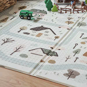 Dubbelsidig hopfällbar skummatta 180 x 120 x 1cm - Charming Town/Sand Beige