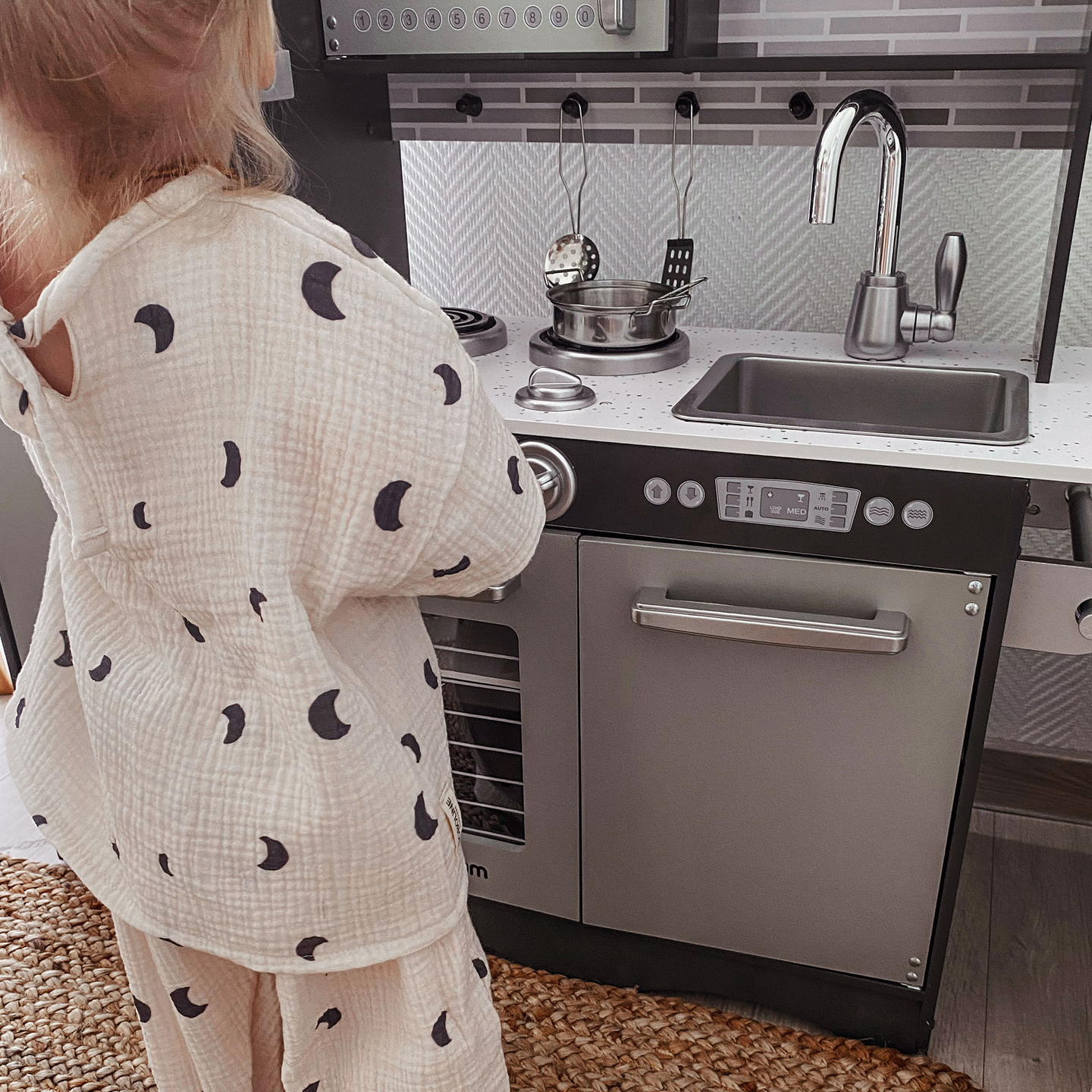 XXL träkök med LED-belysning, förkläde och tillbehör