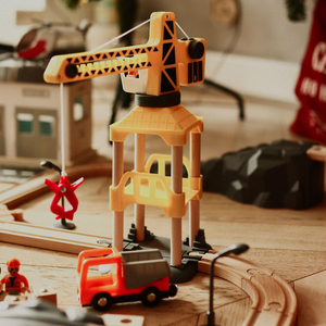 Träjärnväg, batteridrivet tåg - Stad: spår, bilar, bro, flygplats