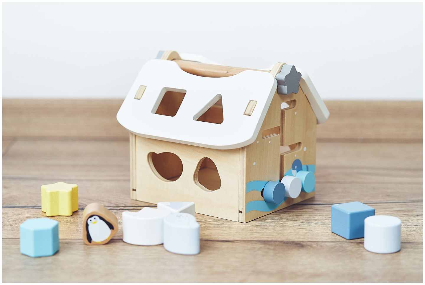 Sorter - pedagogiskt trähus med klossar