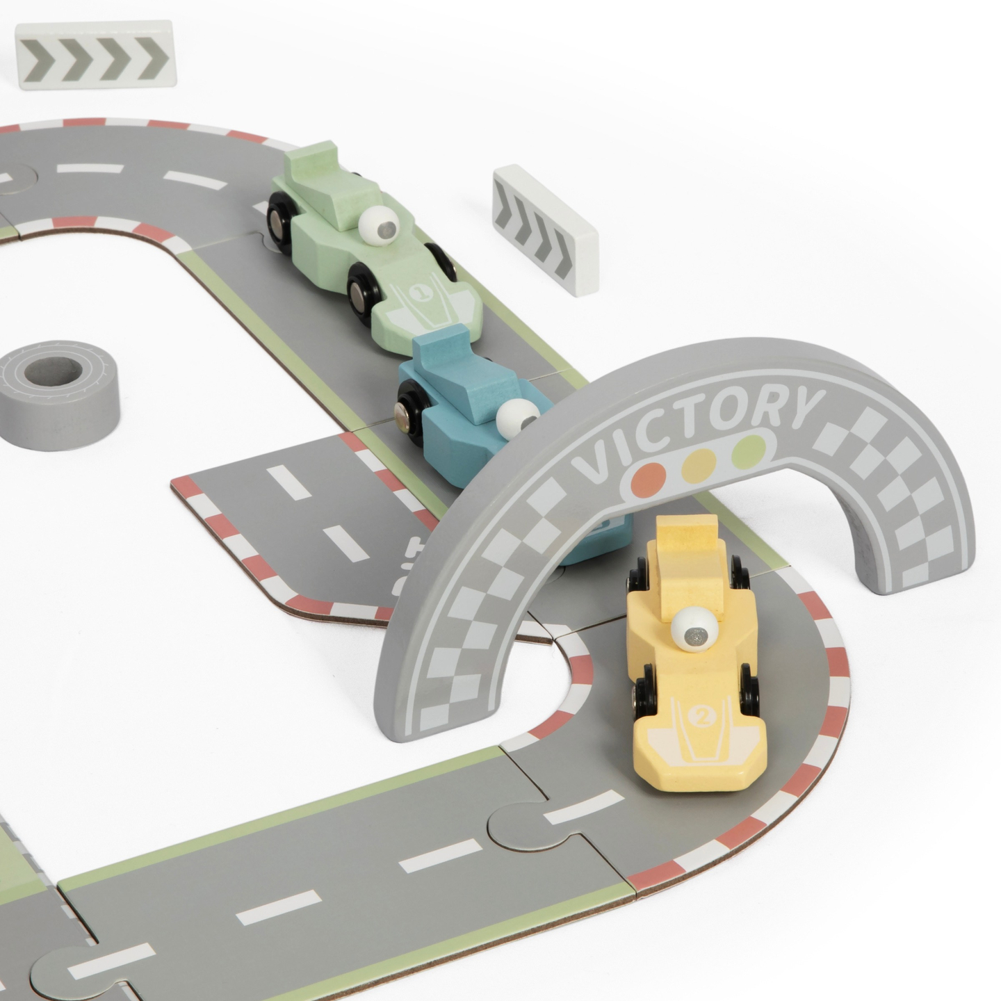 Magnetisk resväska med racerbana, träfordon och vägtillbehör