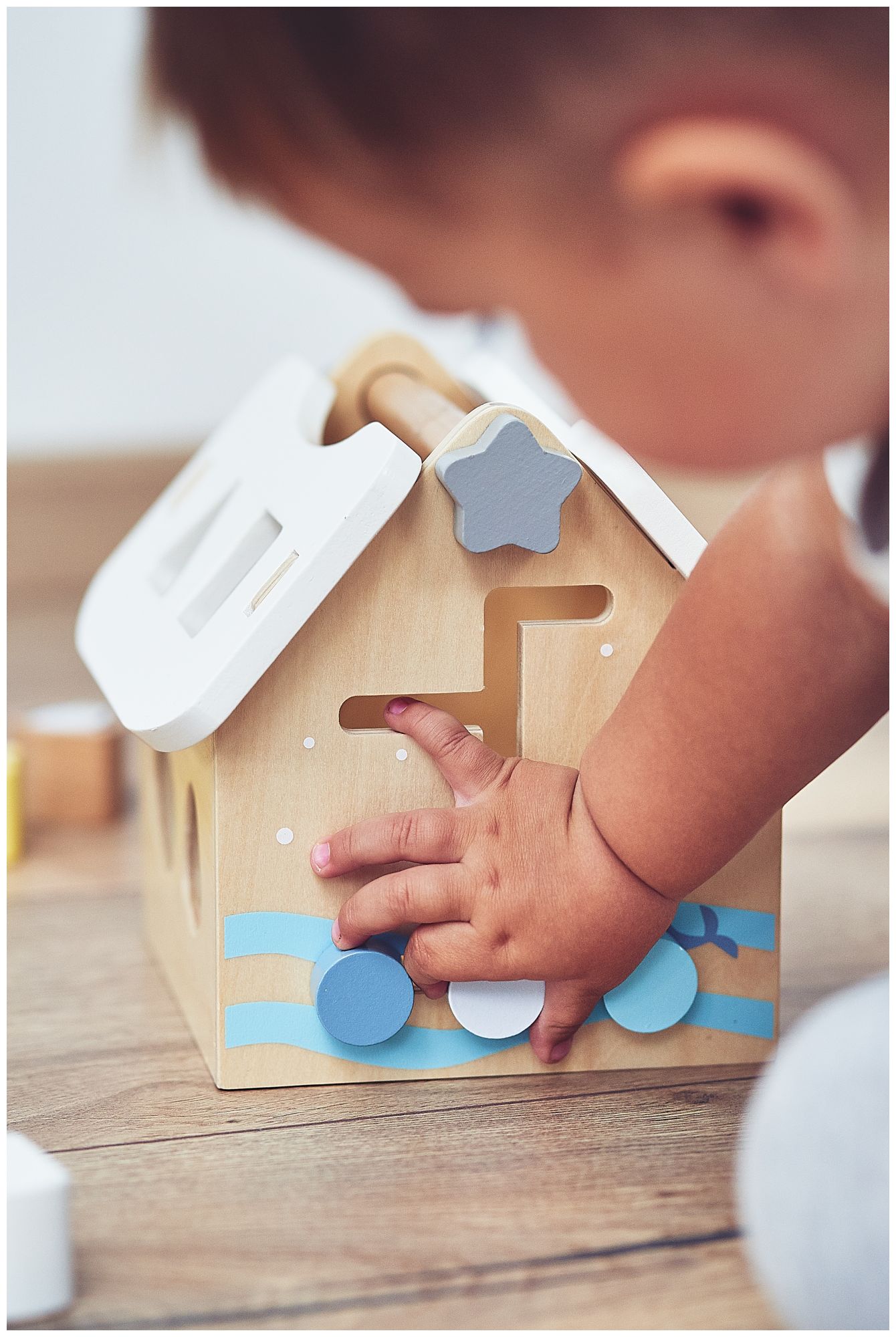 Sorter - pedagogiskt trähus med klossar