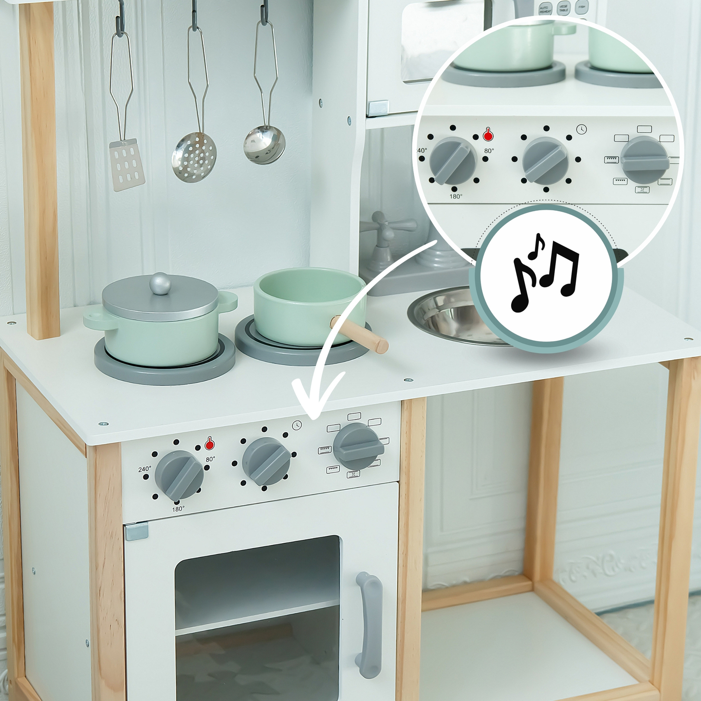 Barnkök i trä med mikrovågsugn