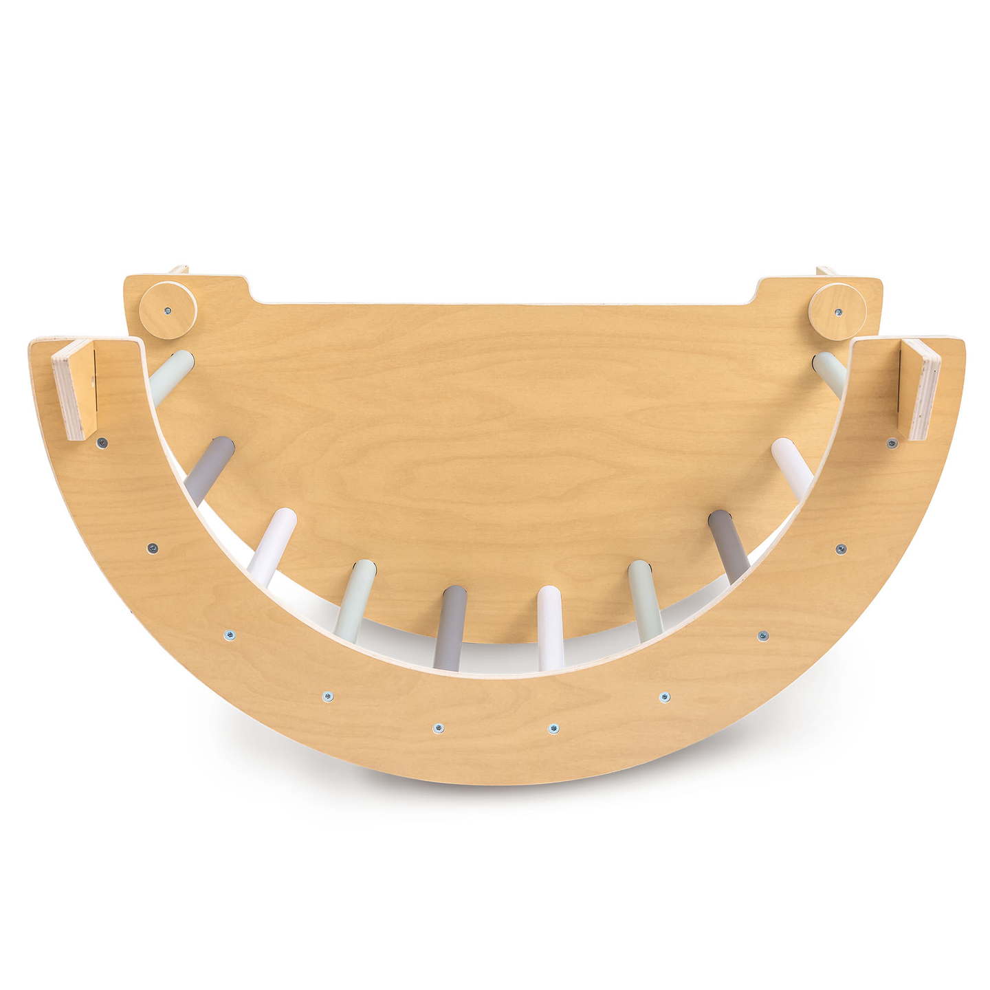 Trälekplats inomhus för barn - klättervägg, rutschkana, klätterbåge/gungstol och Piklers triangel