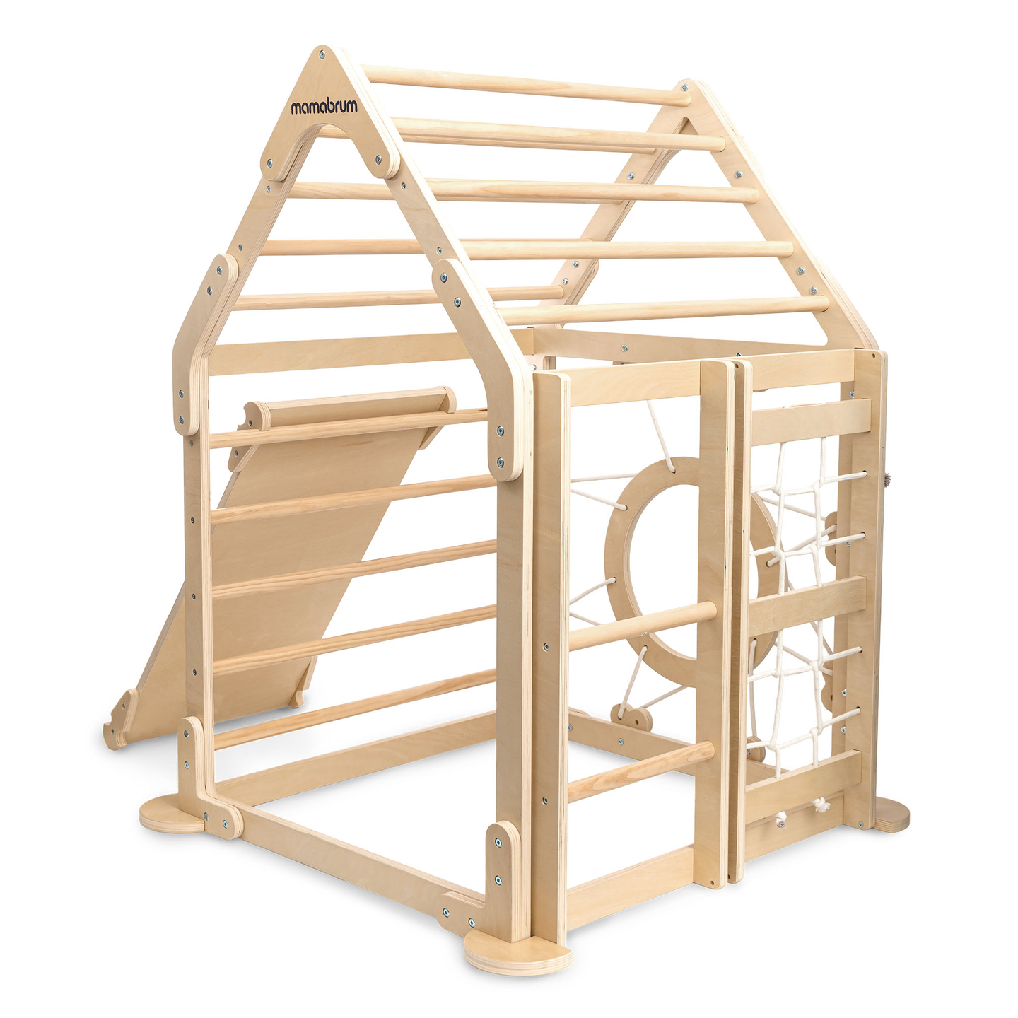 Trälekplats inomhus för barn - ett hus med stegar och en rutschkana