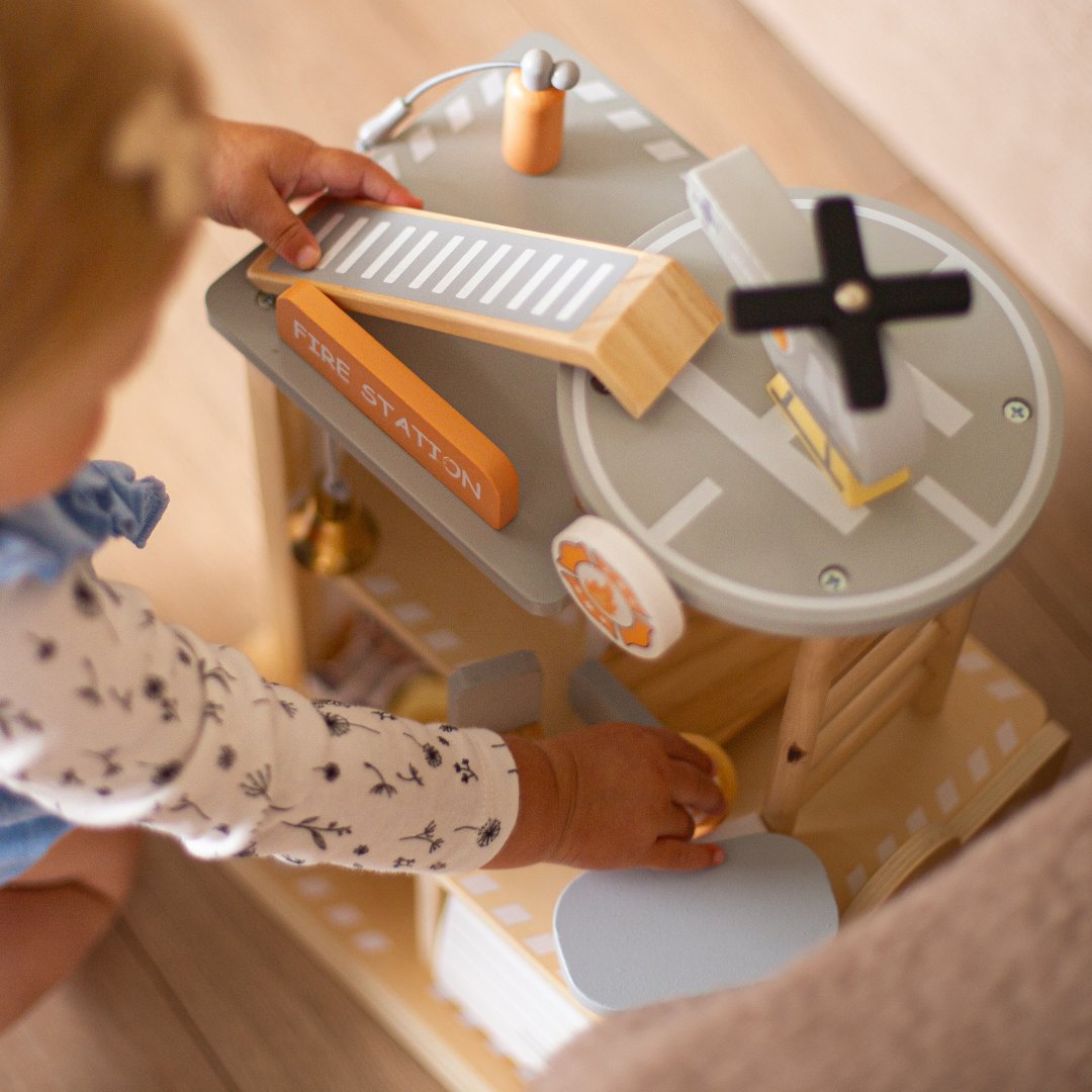 Brandstation i trä med tillbehör, brandkår