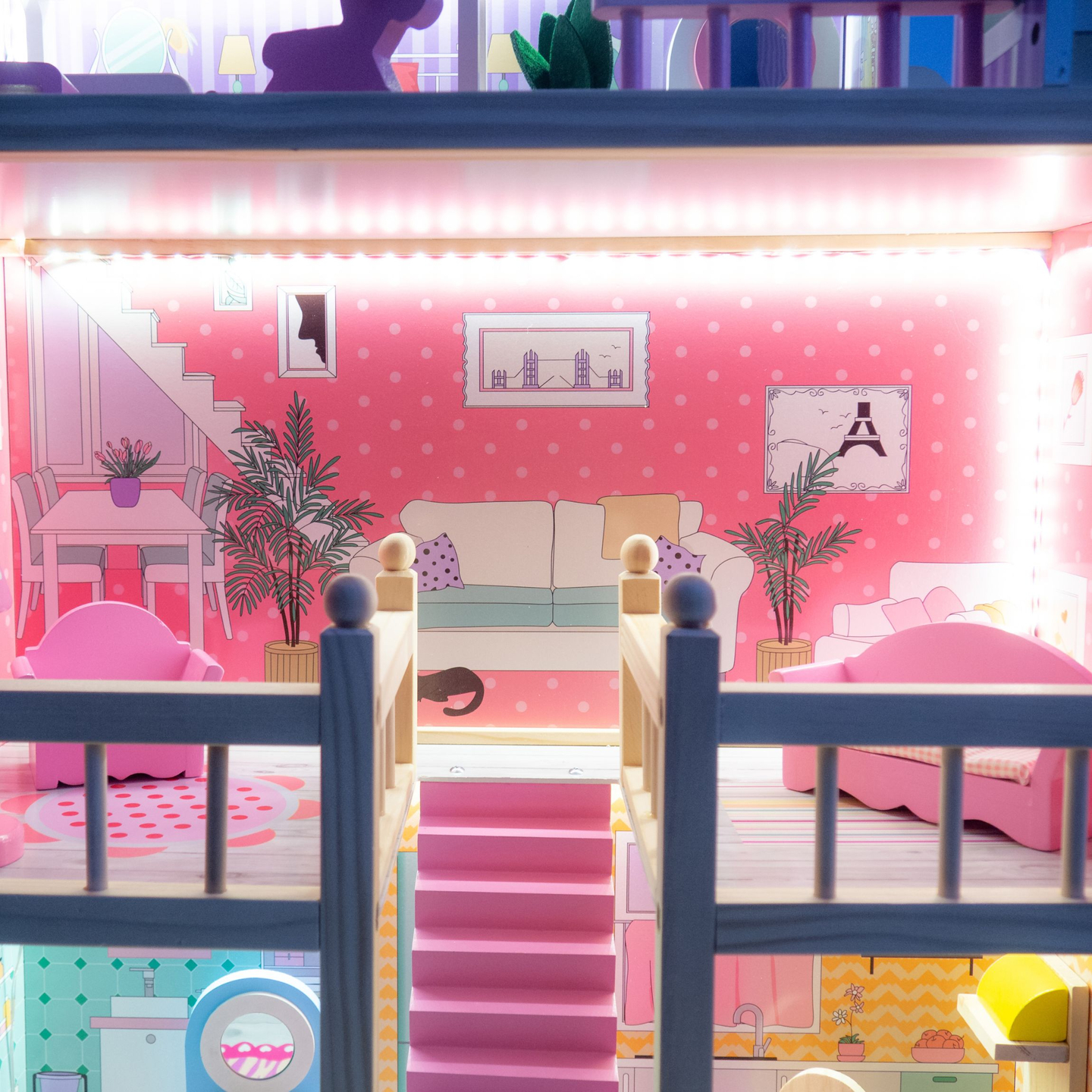 Stort dockhus i trä med 3 våningar, terrass, möbler och LED-belysning!