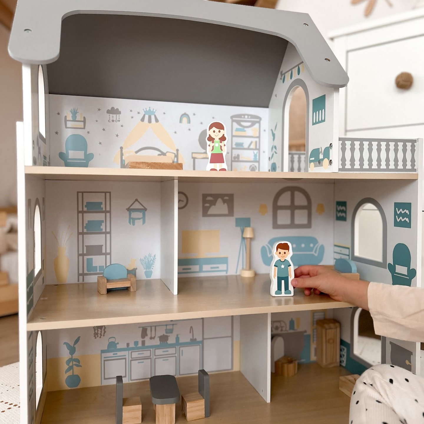 Dockhus i vitt trä med terrass och tillbehör