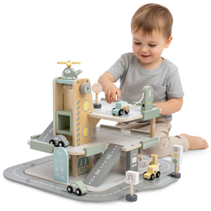 Trägarage i tre våningar för barn med tillbehör – parkeringsplats, bensinstation, biltvätt, helikopter