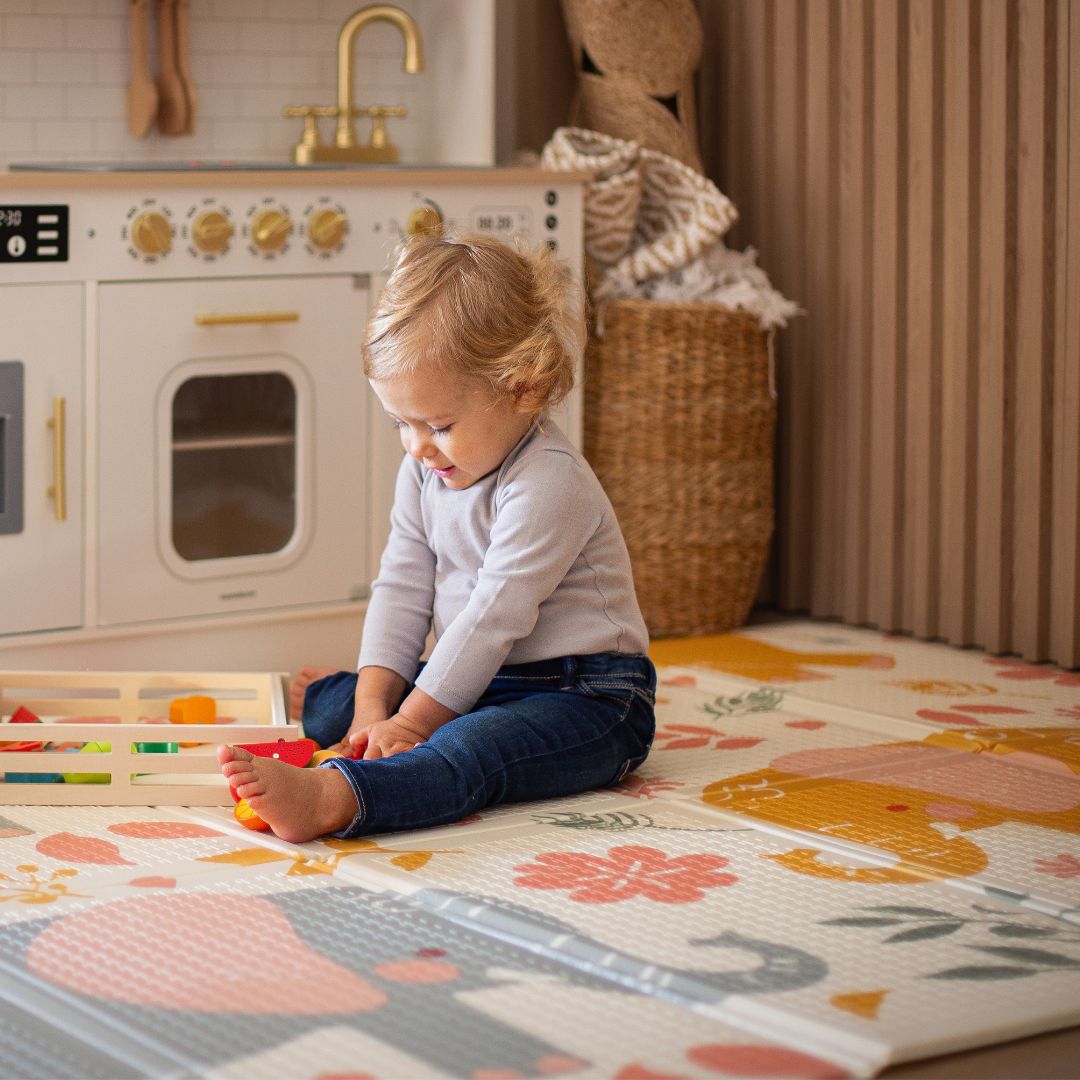 Dubbelsidig hopfällbar skumgummimatta 180 x 120 x 1 cm - Exotiska elefanter/Delikat grå