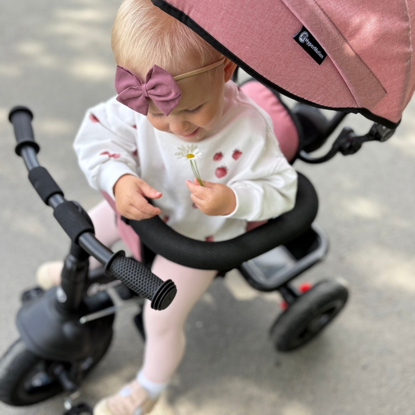 Trehjuling för barn 1-4 år - TOBI FREY - rosa färg - svängbar - pumpade hjul + tryckare