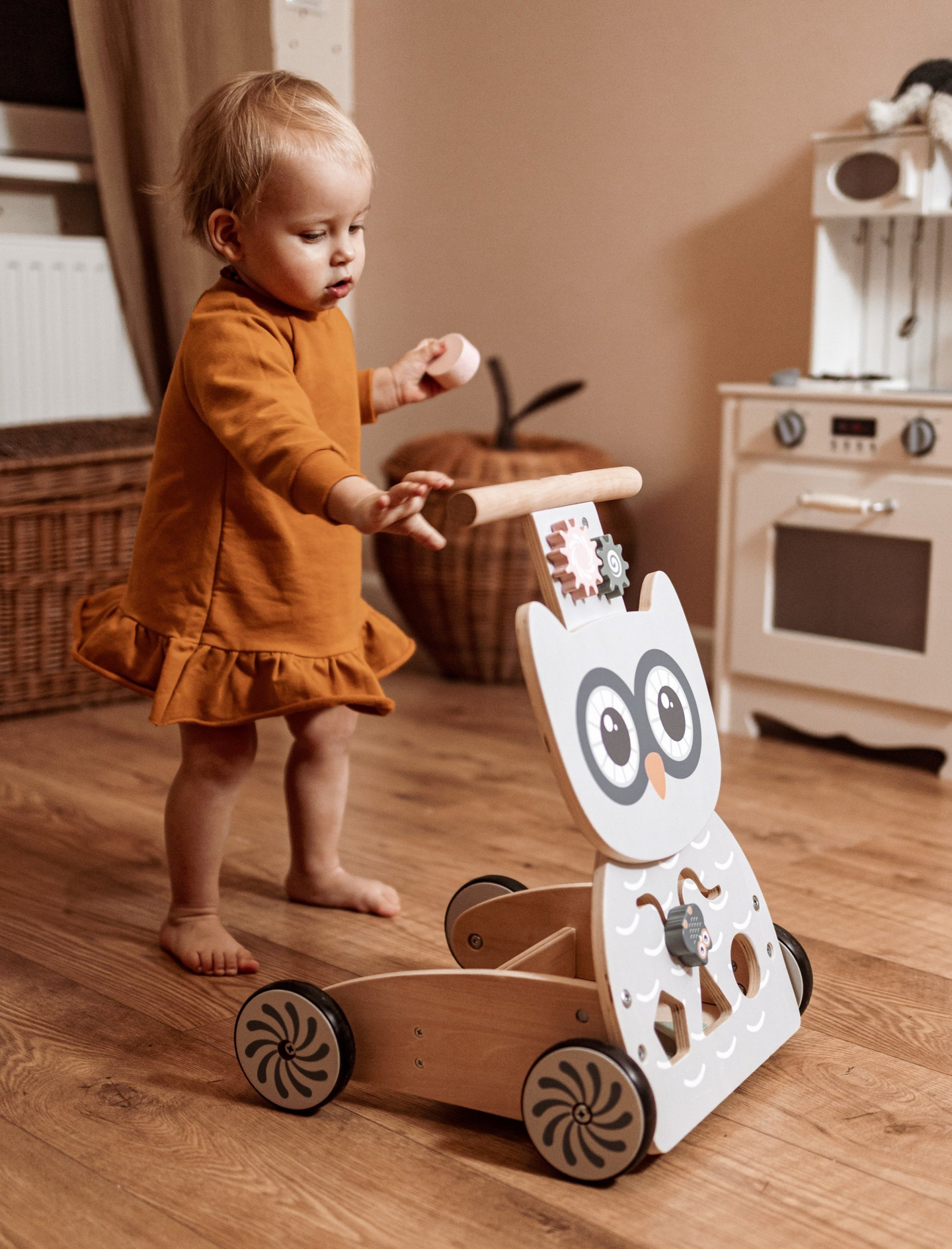 Multifunktionell gåstol - knuffare - barnvagn med klossar - Uggla
