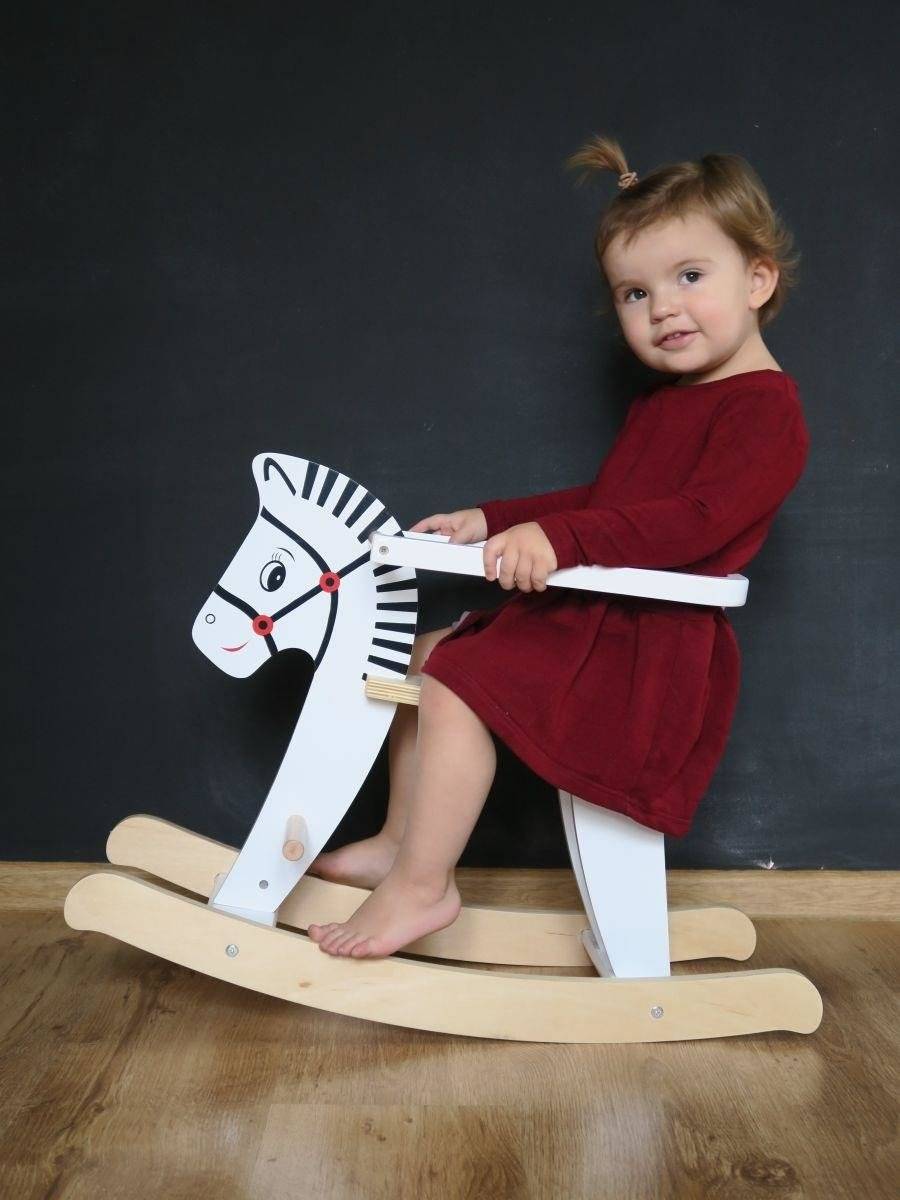 Gunghäst av trä med räcken K11