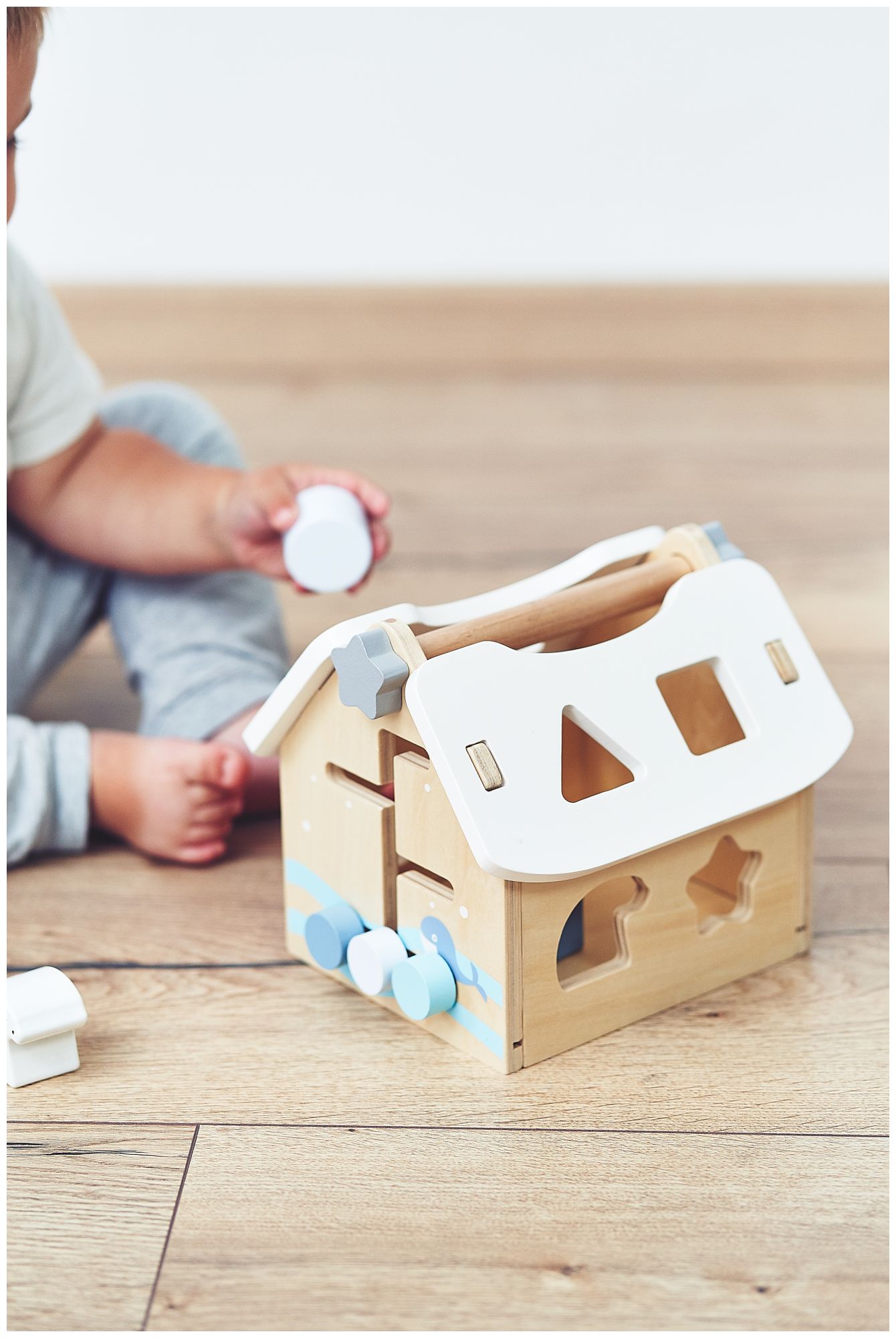 Sorter - pedagogiskt trähus med klossar