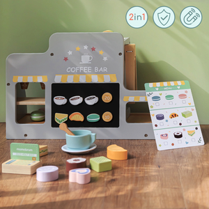 En stor glassbar i trä med magnettavla, kaffemaskin och glass- och dessertset - över 70 delar!