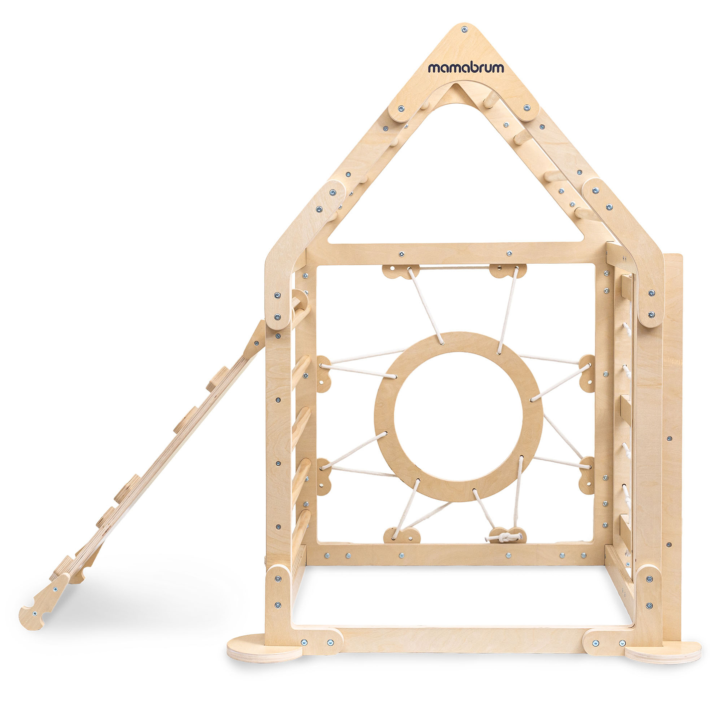 Trälekplats inomhus för barn - ett hus med stegar och en rutschkana