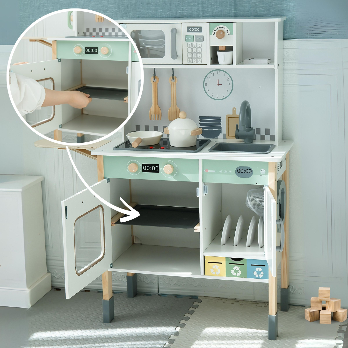 Interaktivt kök med tvättmaskin, diskmaskin och griffeltavla