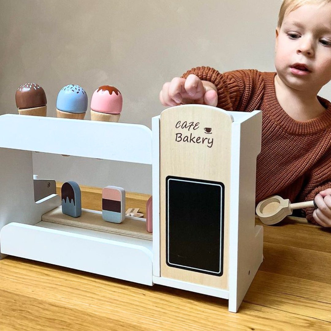 Glassbar i trä med kaffemaskin - kaffebar med tillbehör