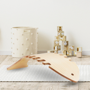 Fiskformad balansbräda i trä - balansgunga