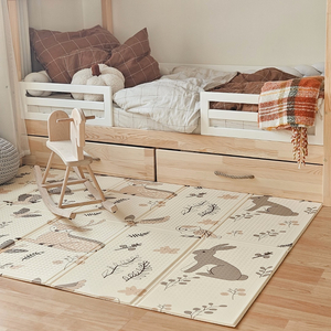 Dubbelsidig vikbar skummatta 180 x 120 x 1 cm - Magic Forest/Autumn Streets - boho