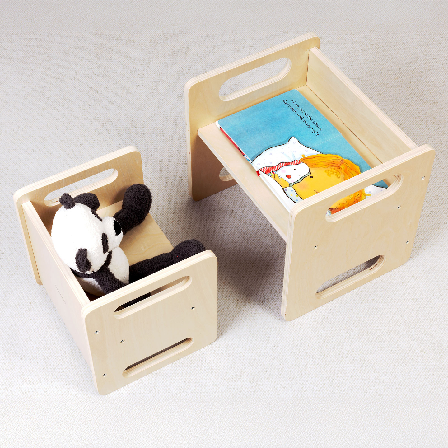 Träbord och stol med trappstegsfunktion – ett multifunktionellt Montessoriset för barn