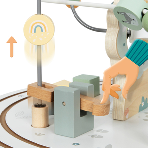 Trä runt utbildningsbord med ett magnettåg och en pärlkastare